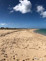 Bundegi Beach