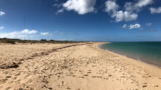 Bundegi Beach