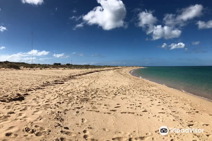 Bundegi Beach