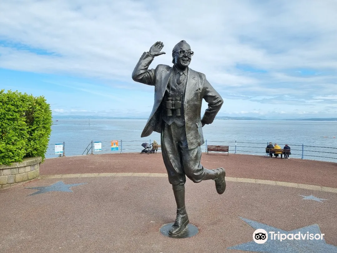 2_Eric Morecambe Statue