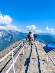 Moro Rock Trail