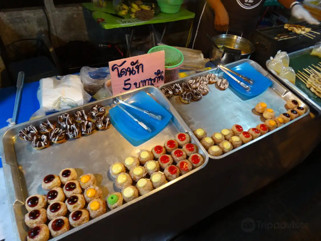 Hotels near Night market