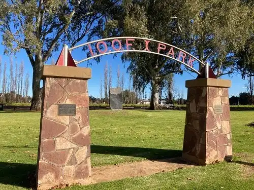 Hotels near Centenary Sculptures at IOOF Park