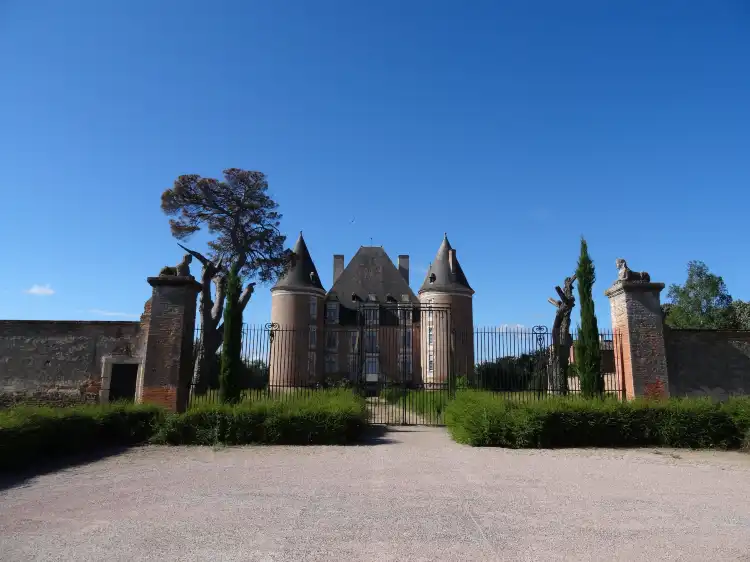 Các khách sạn ở Saint-Elix-le-Chateau