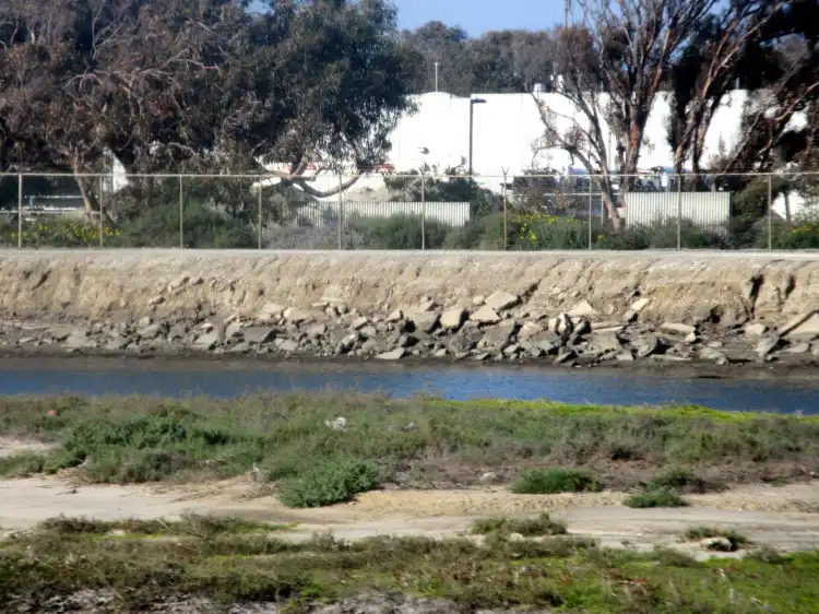 Hotels near Huntington Beach Wetlands Conservancy