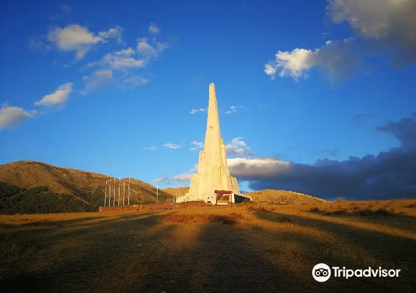 Obelisco de la Pampa de la Quinua