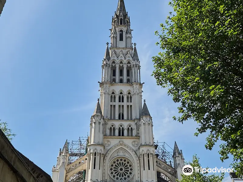 Basilique Notre-Dame-du-Saint-Cordon