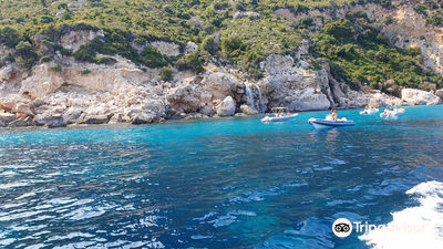 Fuorirotta Charter Santa Maria Navarrese - ESCURSIONI in BARCA con PRANZO A BORDO nel Golfo di Orosei, Cala Mariolu Sardegna