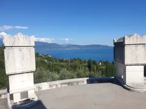Tomba di Gabriele d'Annunzio