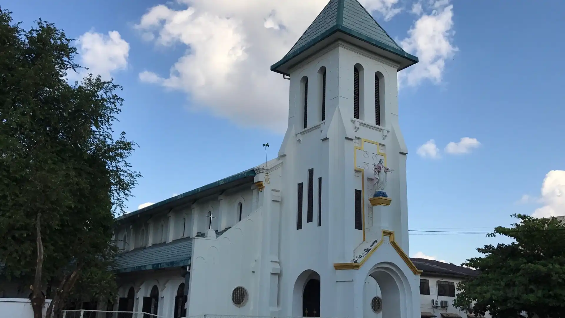 Hotel dekat Church of Sacred Heart