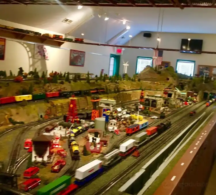 Hotels near Railroad Museum of Long Island