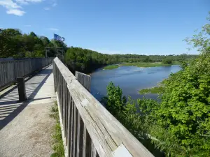 Menesetung Bridge