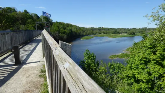 Menesetung Bridge