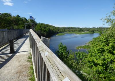 Menesetung Bridge