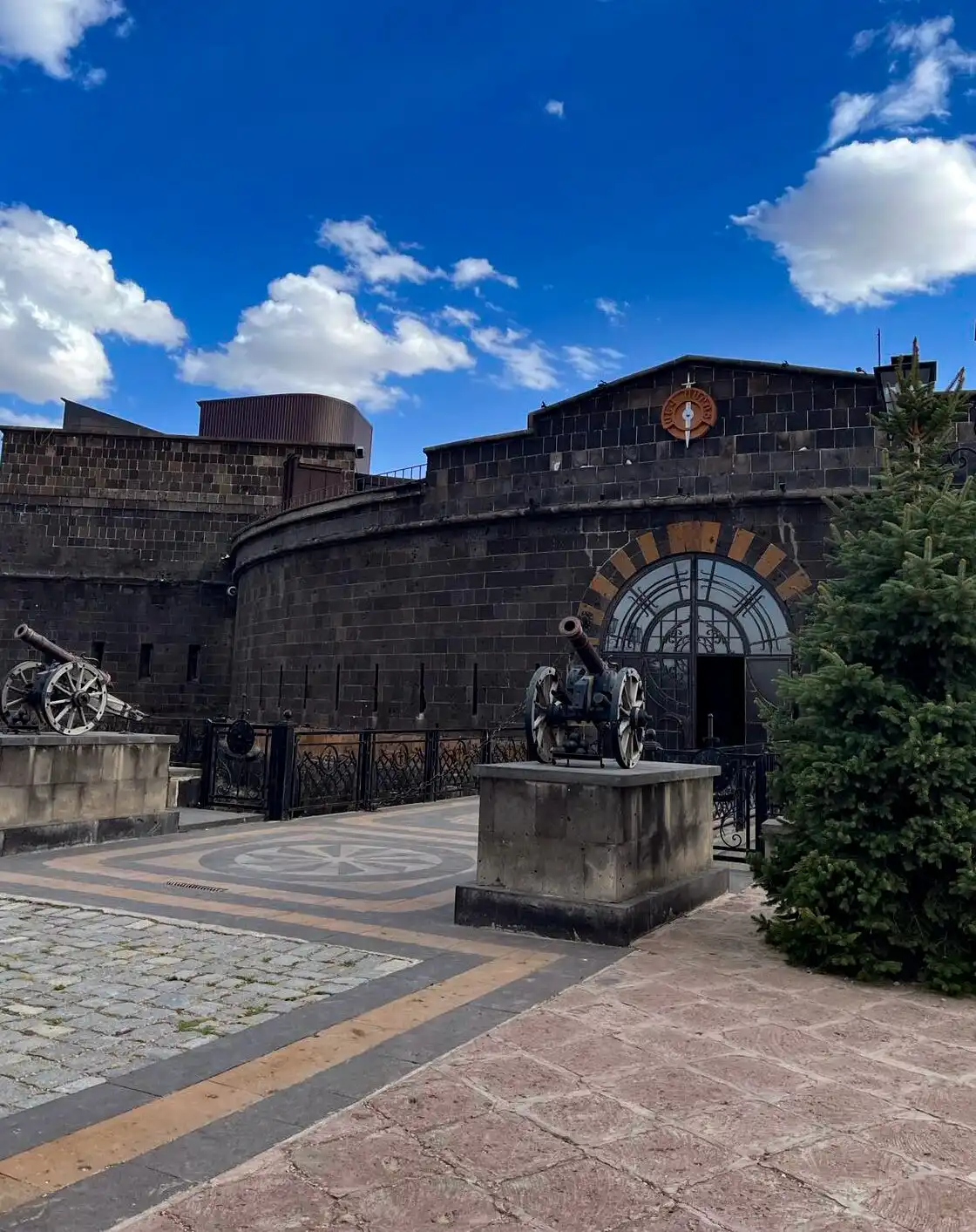 Hotels near Black Fortress