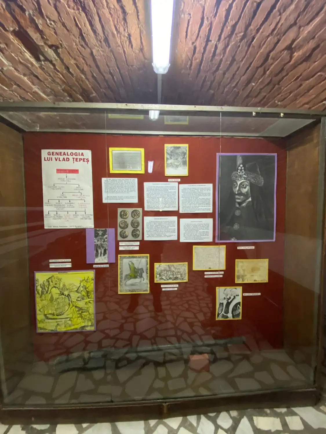 Hotels near Medieval weapon museum