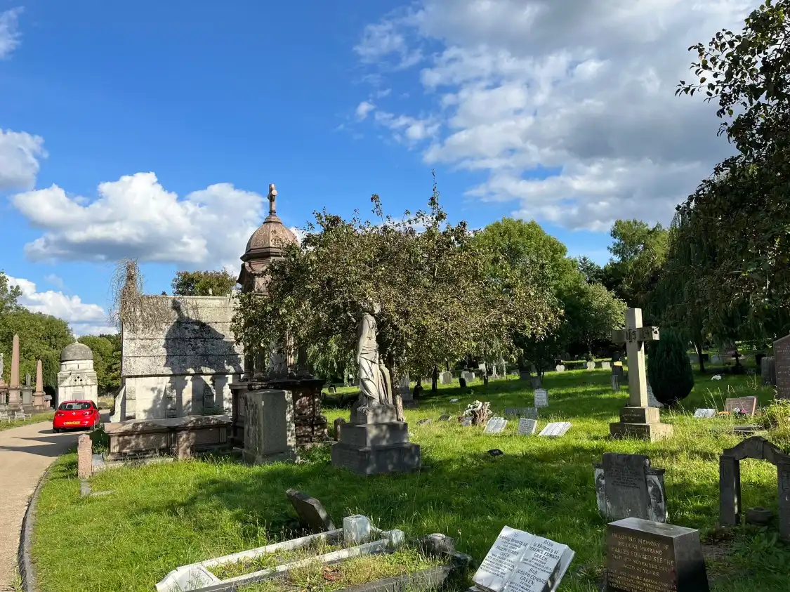 Hotels near West Norwood Cemetery and Crematorium