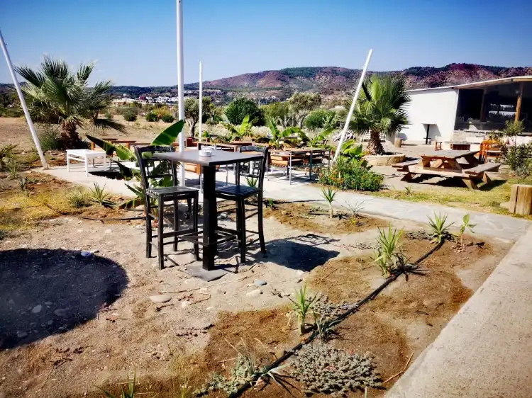 Các khách sạn gần Kalathos Beach