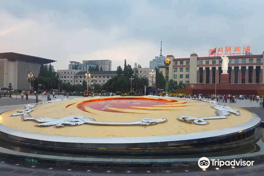 Mao Zedong Statue