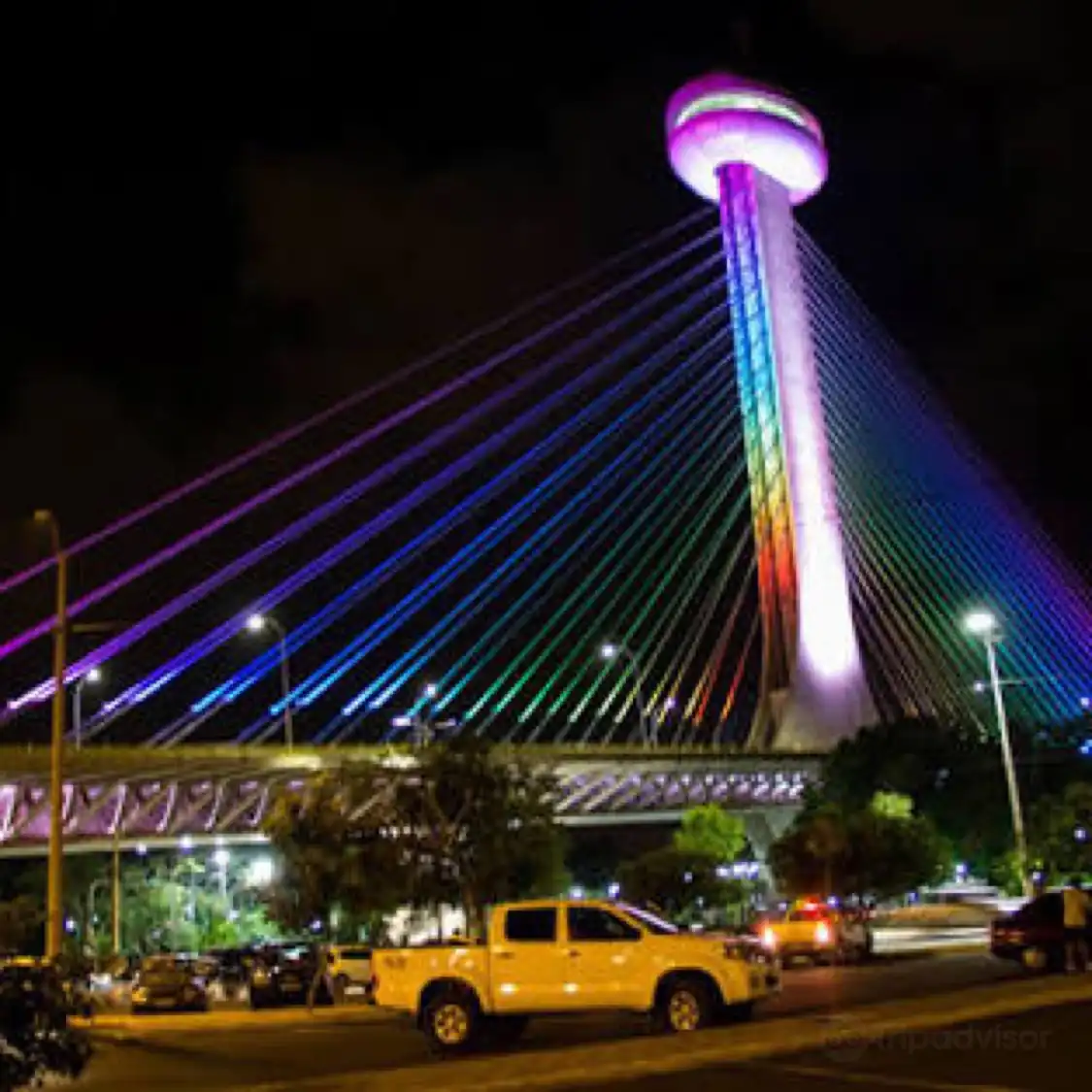 Hotels near Estaiada Bridge