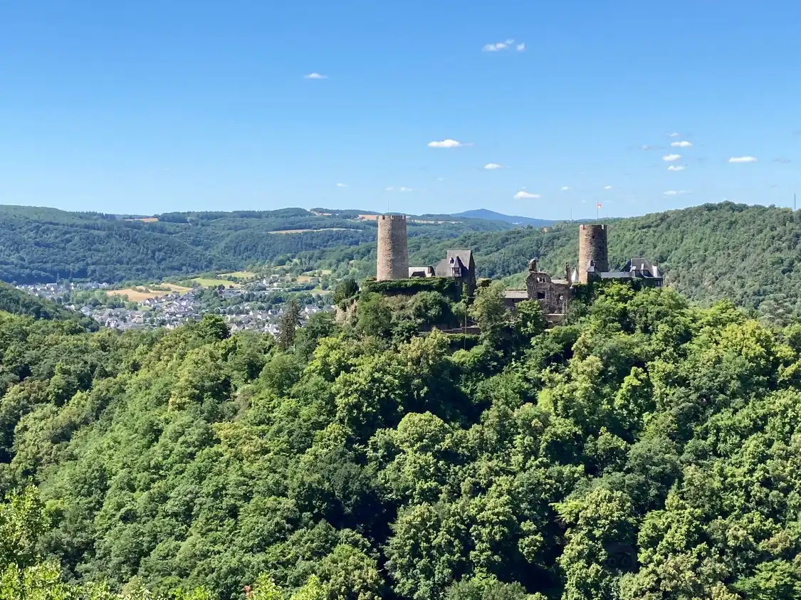 Hotels near Thurant Castle