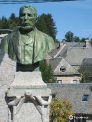 Monument au rebouteux Pierrounet