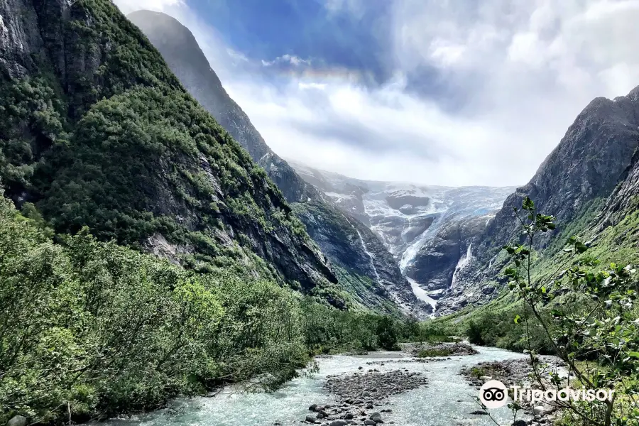 Kjenndalsbreen Glacier