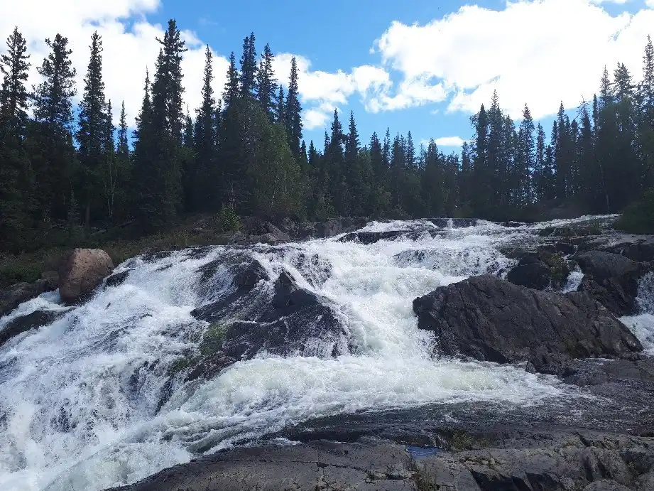 Hotels near Cameron River Ramparts