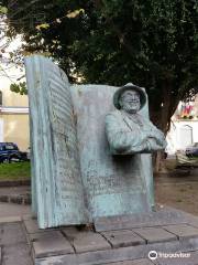 Giovanni Formisano Statue