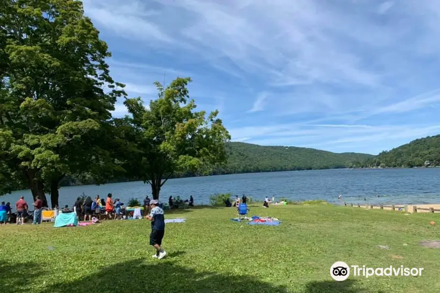 Squantz Pond State Park