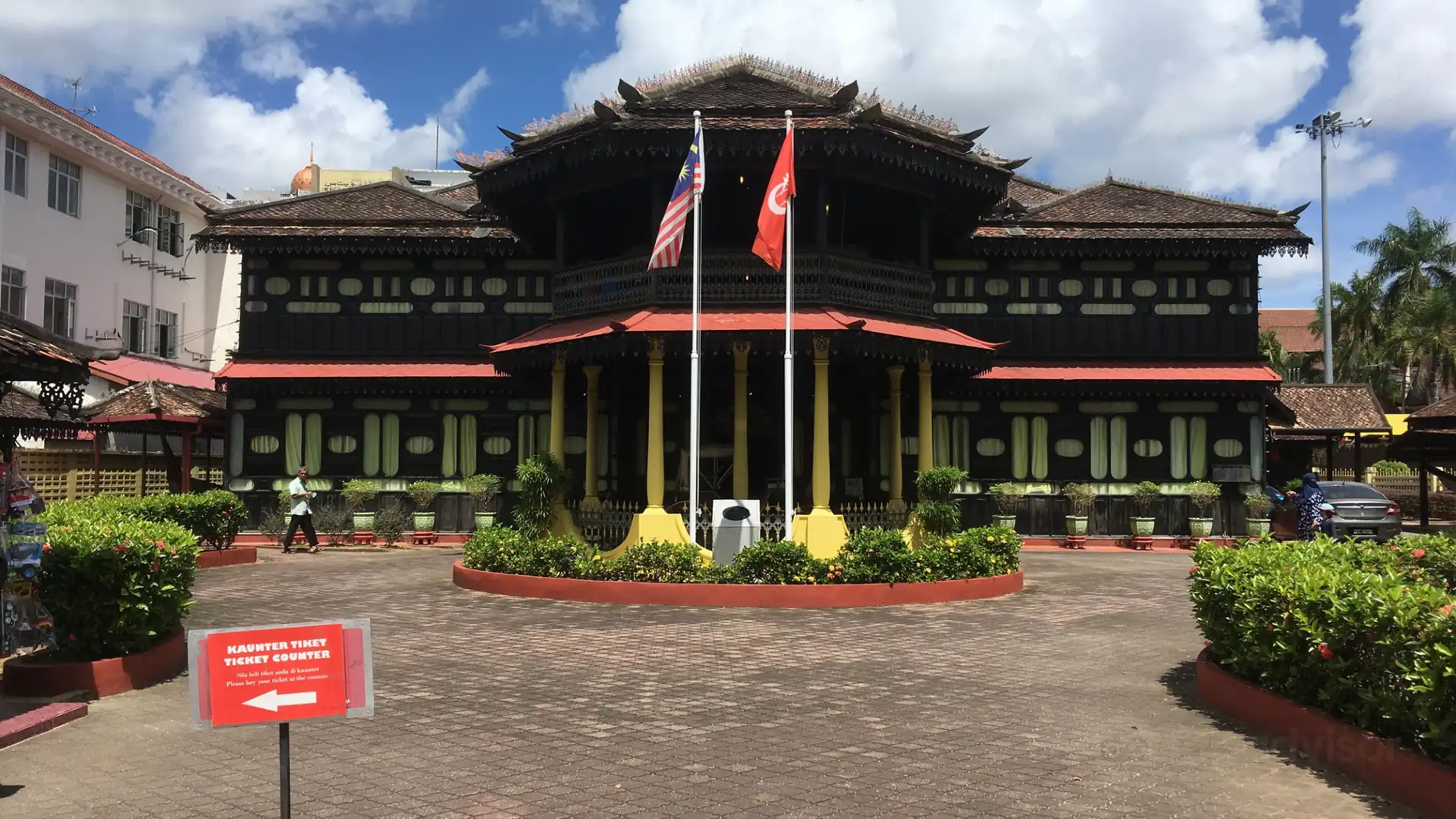Hotels near Istana Jahar