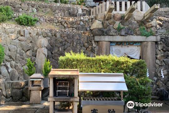 One-day trip to Kiyomizudera Temple + Sannenzaka Ninnenzaka + Hanamikojiji in Japan