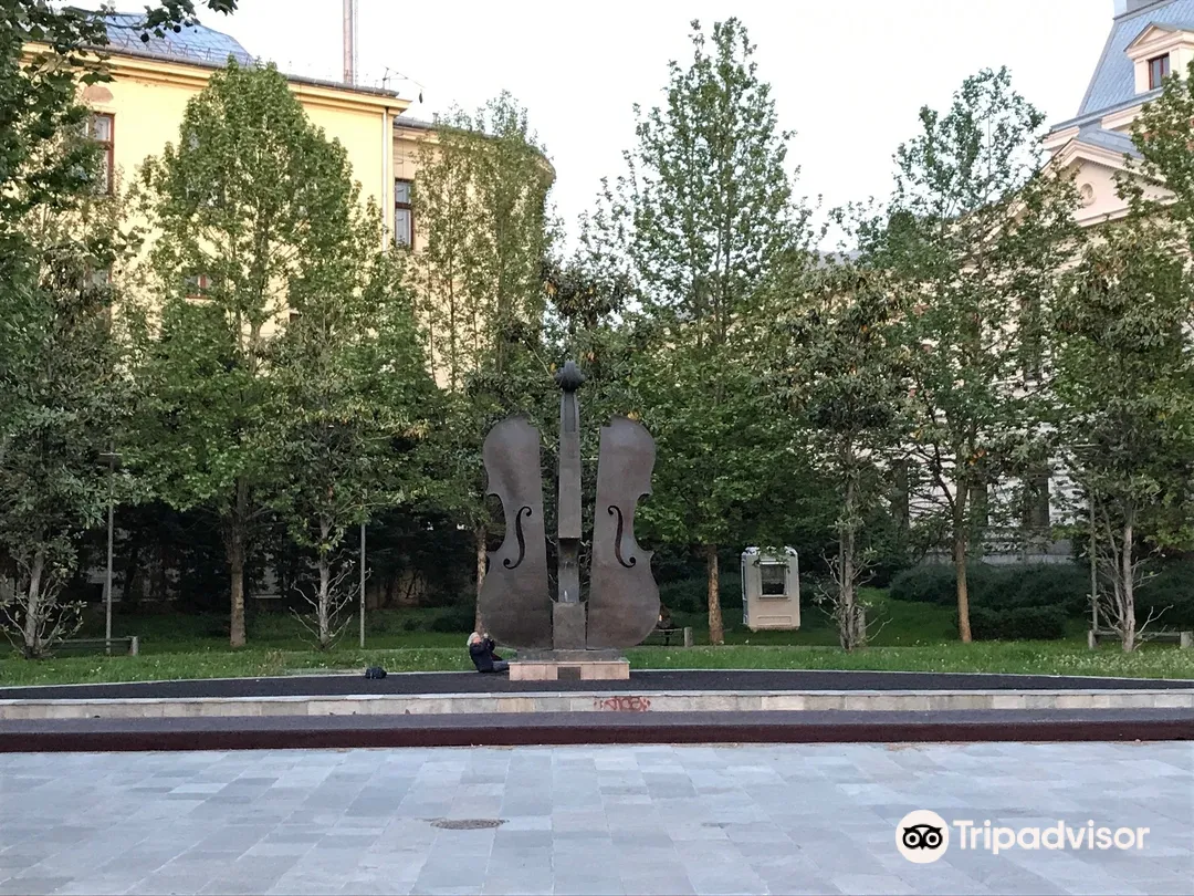 3_Broken Violin Fountain