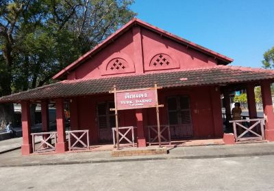 The Red Building (Tuek Daeng)