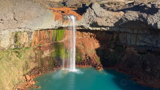 Cascada Escondida