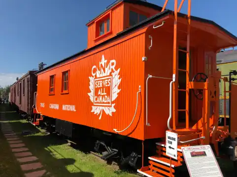 Hotel berhampiran Alberta Railway Museum