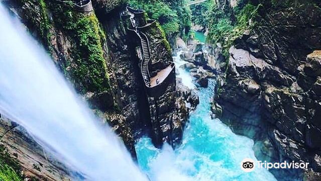 Pailon del Diablo (Devil's Cauldron)