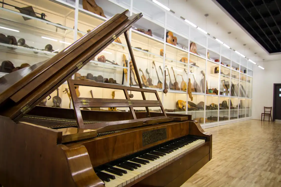 Hotels near Leskowsky Instrument Collection Foundation