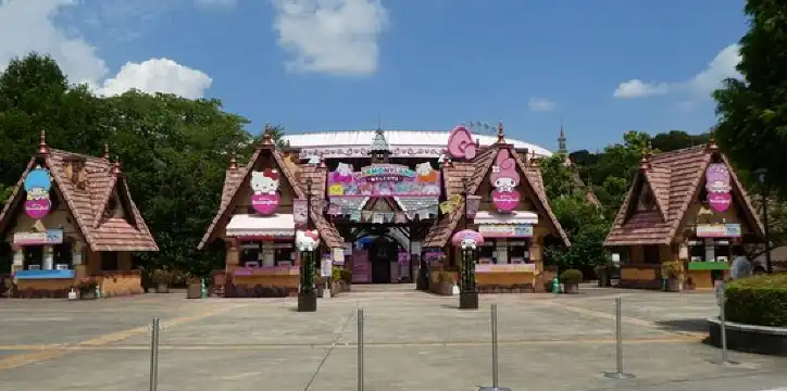 하야미 군 그랜드 머큐어 숙소