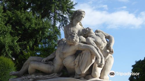 Le Monument Aux Morts