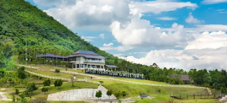 โรงแรมในอำเภอ ท่ายาง