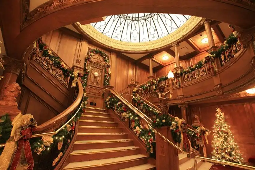 Hotels near TITANIC Museum Attraction