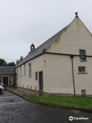 Cairneyhill Parish Church and Graveyard