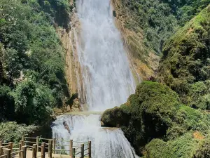 Centro Ecoturistico Cadena de Cascadas El Chiflon