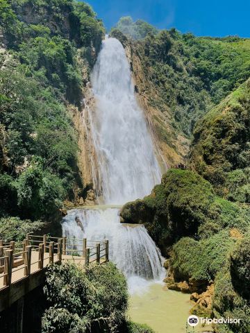 Centro Ecoturistico Cadena de Cascadas El Chiflon
