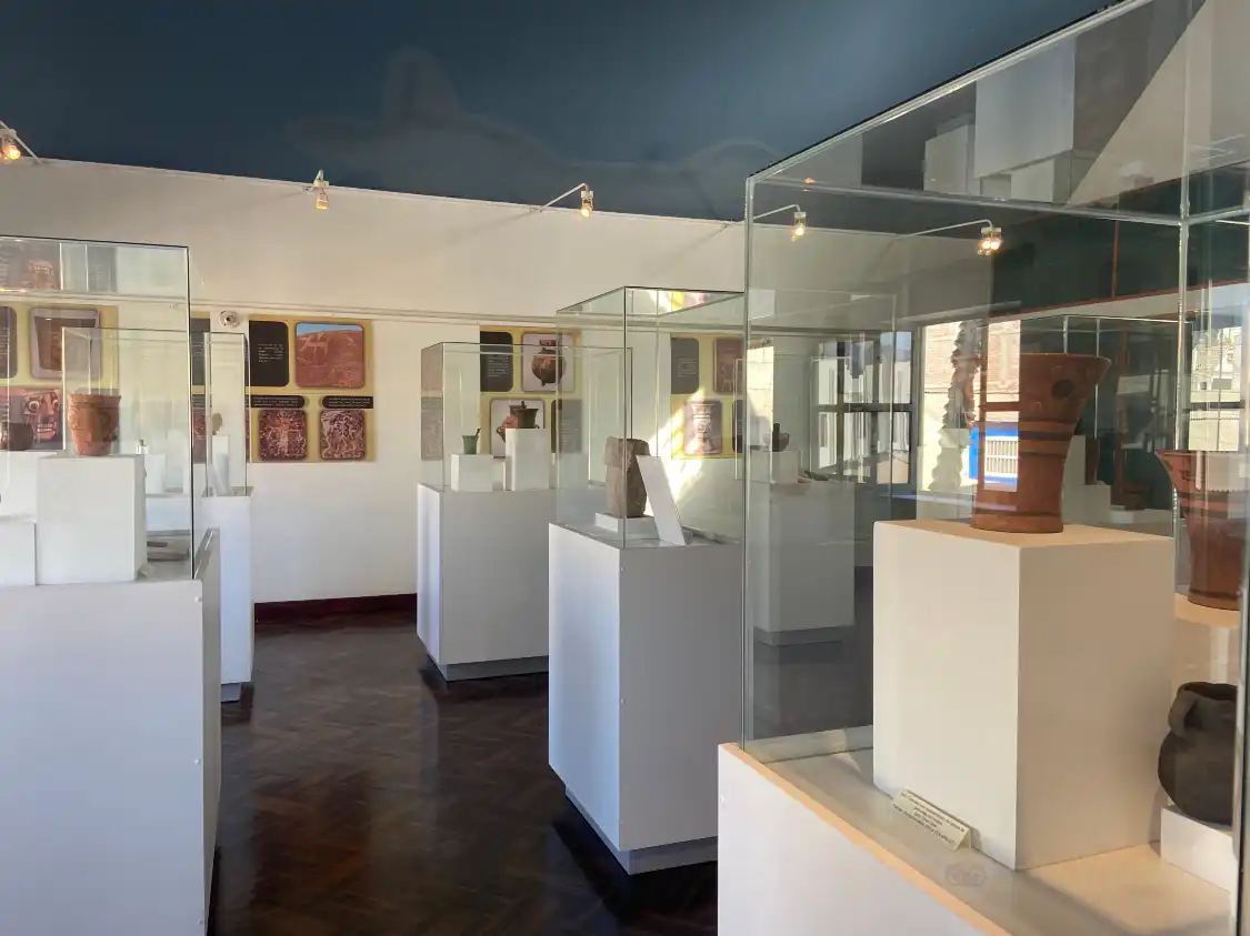 Hotels near Museo contisuyo