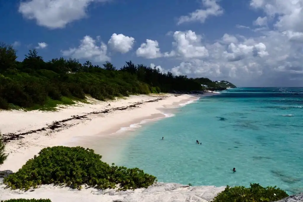 Отели рядом с достопримечательностью «Warwick Long Bay Beach»