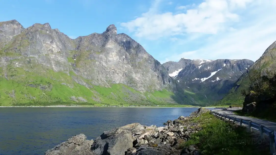 Ersfjord Beach附近的飯店