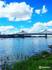 Starovolzhsky Bridge (Old Bridge)