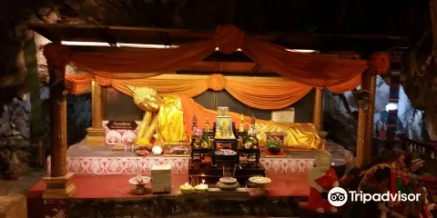 Wat Tham Khao Pun
